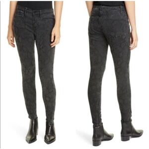 FRAME Denim Le Skinny De Jeanne Python Print
Pants size 28